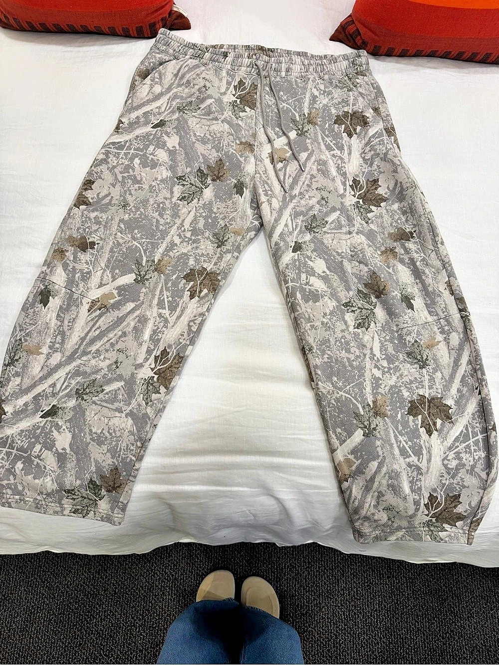 Abercrombie & Fitch Camo Joggers in Gray & Green XL Like New (Barrel style)